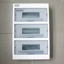 SEZ rozvodnice.na.omítku STILO STI618-36 36mod. IP30 průhl.dvířka bílá N/PE